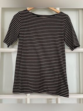 Jones New York Signature tan & black striped short sleeve boat neck t-shirt M